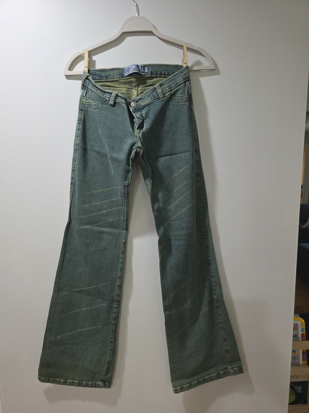 Green Men's Flared Jeans - Classic Casual Style